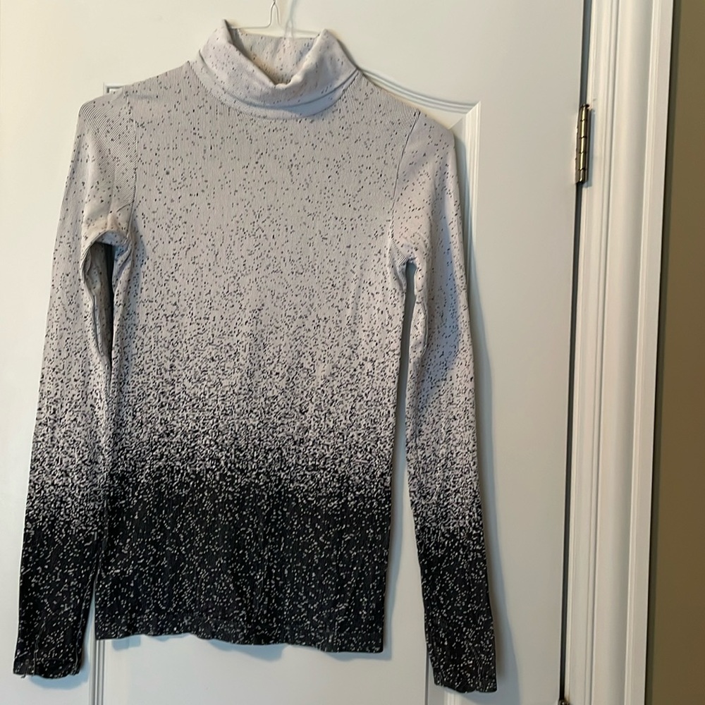 Athleta flurry base layer ombré turtleneck